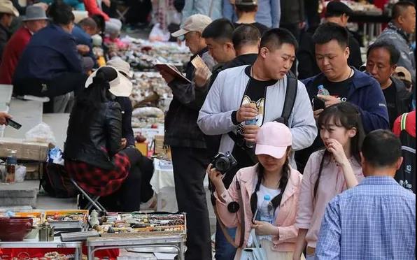 “地攤經(jīng)濟”狂歡過后，智能化環(huán)衛(wèi)管理要加速了！