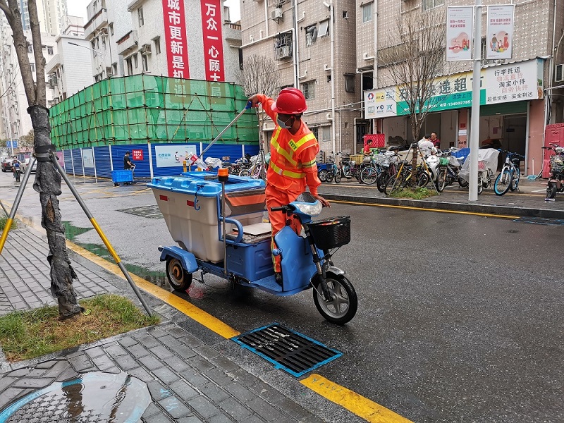 市政清運(yùn)員的奮斗與貢獻(xiàn)